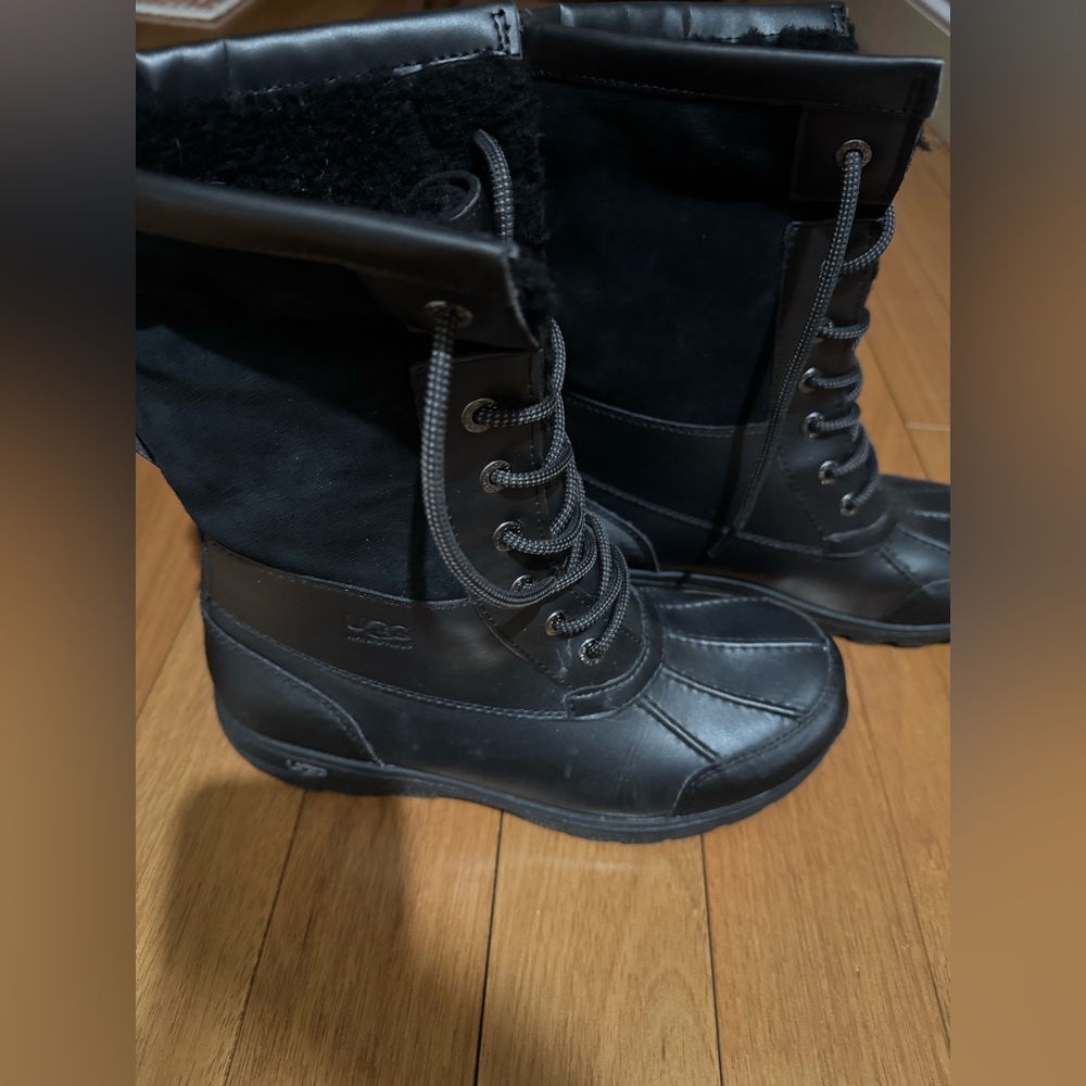 UGG Kids Black Winter Boots
Very Good Condition
Worn couple of times